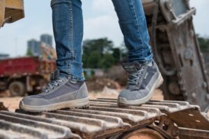 Top thương hiệu giày bảo hộ lao động tại Hà Nội được ưa chuộng