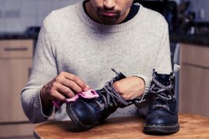 Cách vệ sinh giày bảo hộ nhanh chóng và hiệu quả