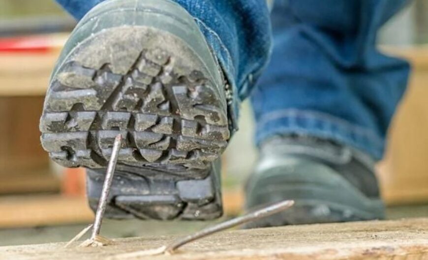 Khi nào nên thay giày bảo hộ? 7 dấu hiệu “Vàng” bạn không thể bỏ qua