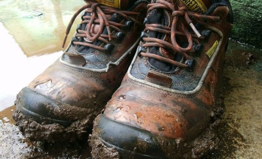 Vì sao giày bảo hộ nhanh hỏng dù mới sử dụng? 7 Nguyên nhân & Cách khắc phục